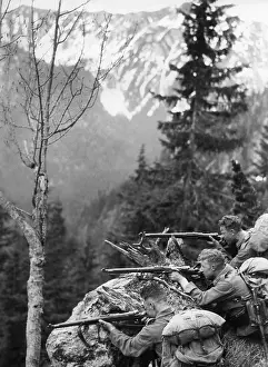 Practicing: Mountain infantry practicing shooting