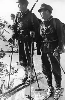 Garmisch: Mountain infantry while skiing, 1939