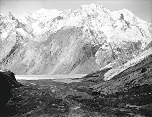Xinjiang: Mountain scene in Kashgar, western China
