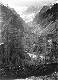 Xinjiang: Mountain scene in Kashgar, western China
