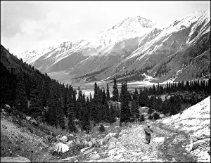Xinjiang: Mountain scene in Kashgar, western China
