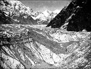 Xinjiang: Mountain scene in Kashgar, western China