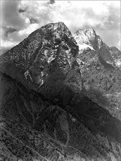 Xinjiang: Mountain scenery in Kashgar, western China