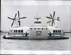 Hovercrafts: Mountbatten Class SRN4 hovercraft, Cowes