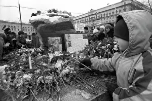 Lubyanka: Mourning procession in Lubyanka Square, 1991