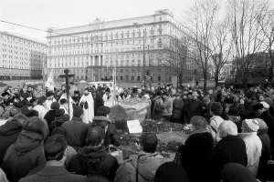 Lubyanka: Mourning procession in Lubyanka Square, 1992