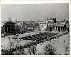 Konigsplatz: Movements - Organizations