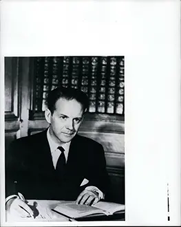 Einar: Movements - Organizations