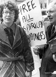 Mandela: MPs anti-apartheid demo