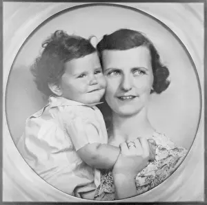 Fordham: Mrs Fordham - Mother and child