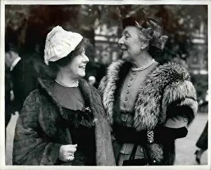 Freyer: Mrs Freyer Stark and Dame Edith Evans, RSL garden party