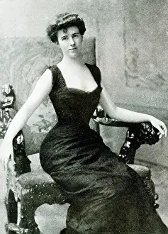 Neckline: Mrs Janney, an American in London