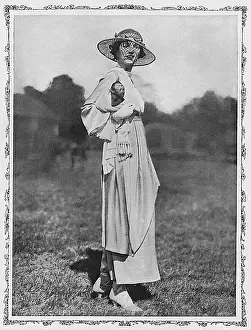 Lattice: Mrs Vernon Castle with her monkey, Rastus