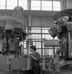 Lathes: Multi-spindle vertical semi-automatic lathe
