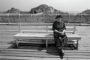 Smartly: Mumbles Pier old lady