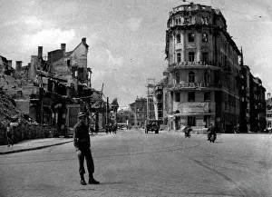 Regulates: Munich after the capture by the US Army, 1945