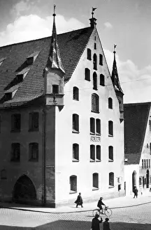 Fron: Municipal Museum in Munich, 1931