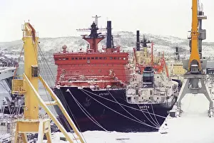 Icebreaker: Murmansk seaport, 1995