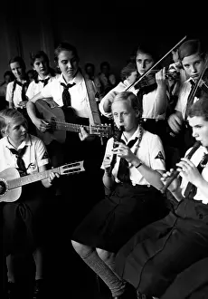 Lute: Music lessons of the BDM, Berlin 1938