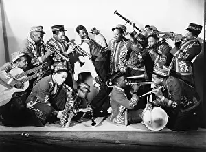 Cooperate: Musician group playing their instruments