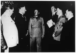 Confer: MUSSOLINI/MUNICH CONFER