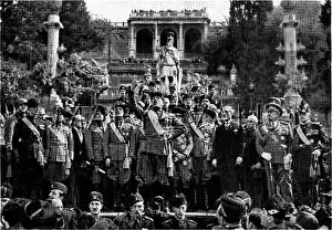 Ions: MUSSOLINI ORATES