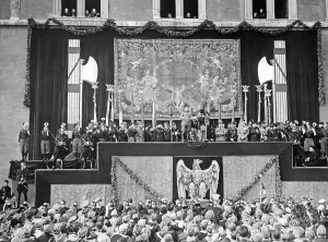 Fascista: Mussolini's speech in the Piazza Venezia in Rome, 1936