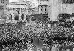 Fascista: Mussolini's speech to supporters on the Roman Forum in Rome