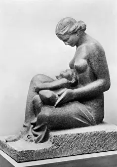 Mutter: Mutter statue in the House of German Art