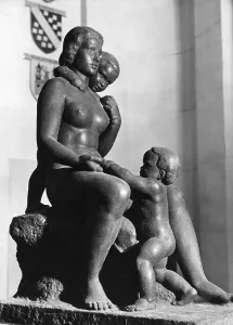Mutter: Mutter und Kinder - Mother and Children by Hermann Mueller