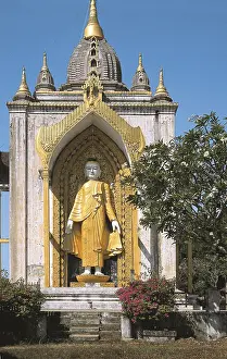 Pegu: MYANMAR. PEGU. Bago. Figue of Buddha in an abandoned