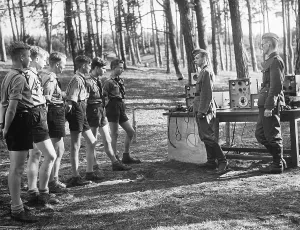 Nachrichten: Nachrichten-HJ during an exercise, 1939