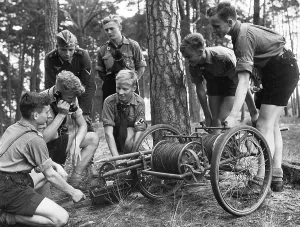 Nachrichten: Nachrichten-HJ during an exercise, 1939