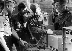 Receiver: Nachrichten HJ members learn the Morse code, 1939