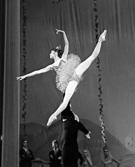 Gordeev: Nadezhda Pavlova dancing, 1975