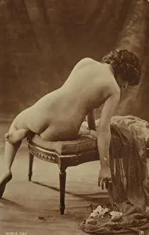 Seductive: Naked woman on a stool