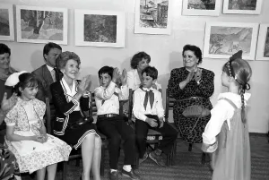 Secondary: Nancy Reagan visits Moscow, 1988