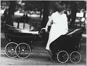 Minding: NANNIE MINDING PRAMS