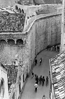 Pantiles: Narrow street in the centre of Dubrovnik