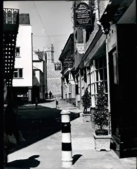 Widowhood: Narrow street in Windsor