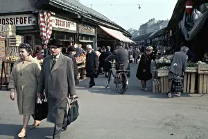 Consumers: Naschmarkt in Vienna 1972