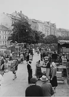 Naschmarkt: The Naschmarkt on the Wien River. About 1960