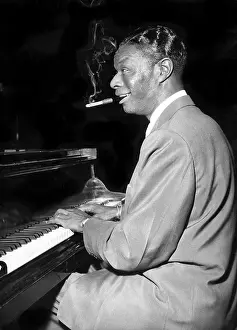 Crooner: Nat King Cole playing piano, Paris