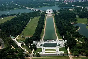 Mall: National World War II Memorial, Reflecting Pool and Lincoln