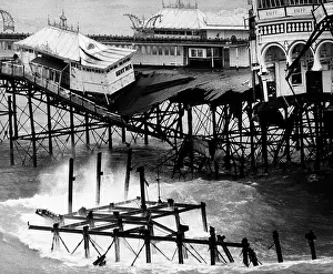 Demolish: NATURAL DISASTERS - Gale-Force Winds in England