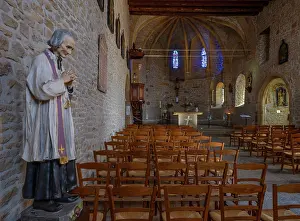 Pierres: Nave, Eglise Saint-Mathieu, Oingt, Beaujolais, France