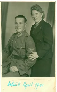 Highlighting: Nazi couple on leave posing together