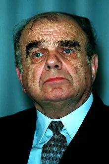 Neguib: Neguib Sacirbeg