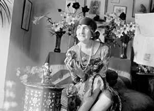 Clairvoyant: Nell St John Montague