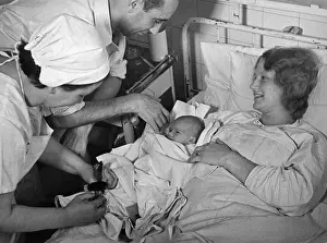 Puts: Neonatal ward in a hospital, 1936
